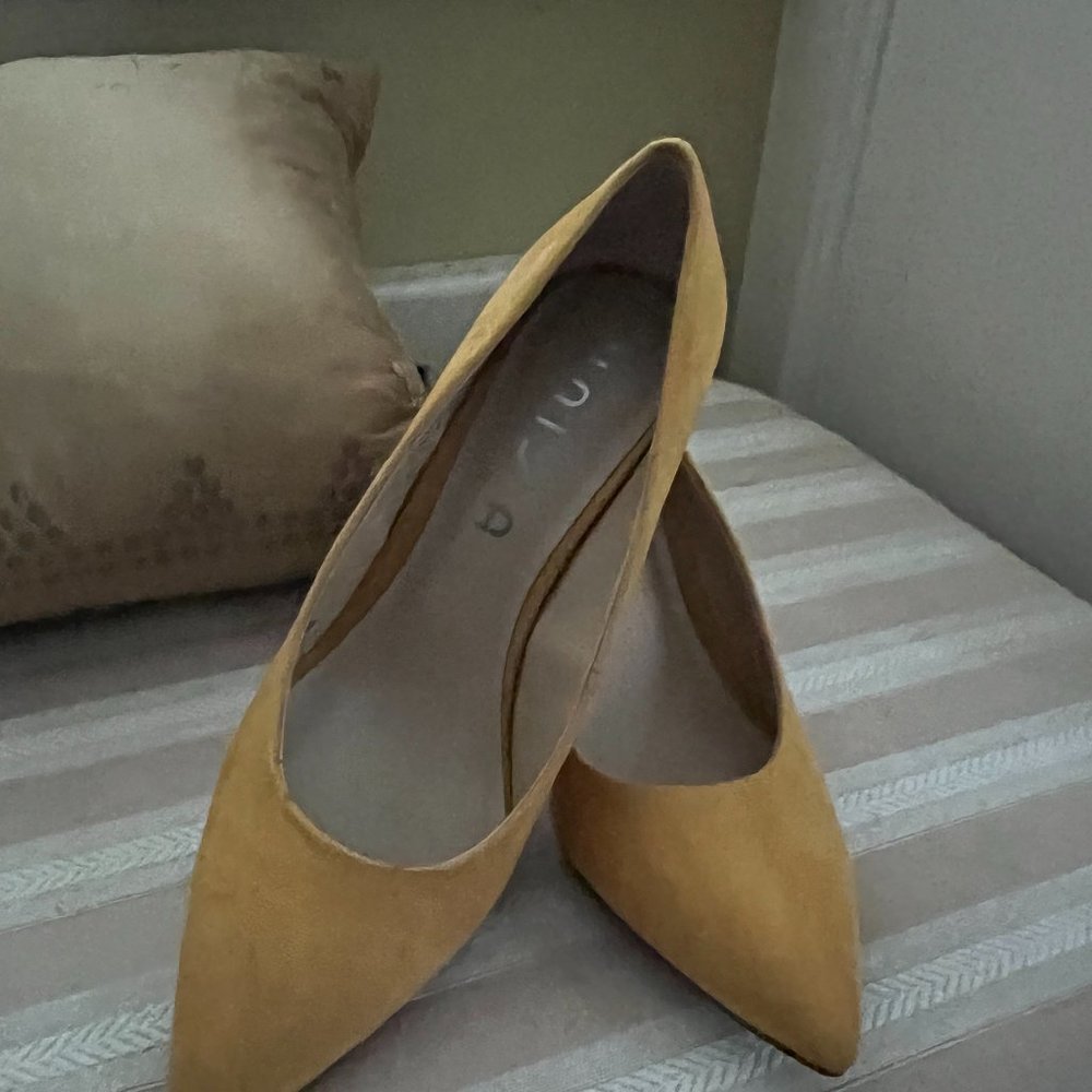 Unisa Pallia Pump - Yellow